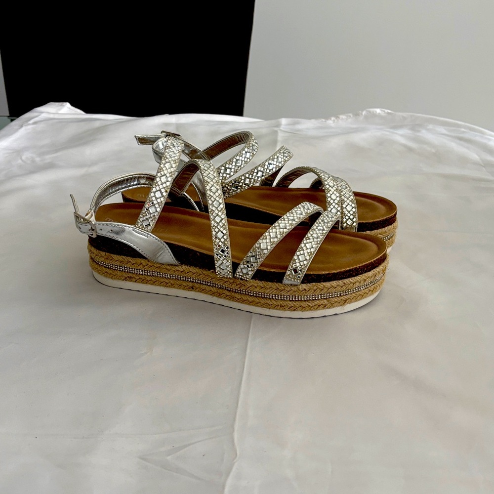 New Madden espadrilles size 8/5( big)